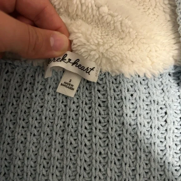 Derek Heart Light Blue and White Knit Sweater - Picture 2 of 5